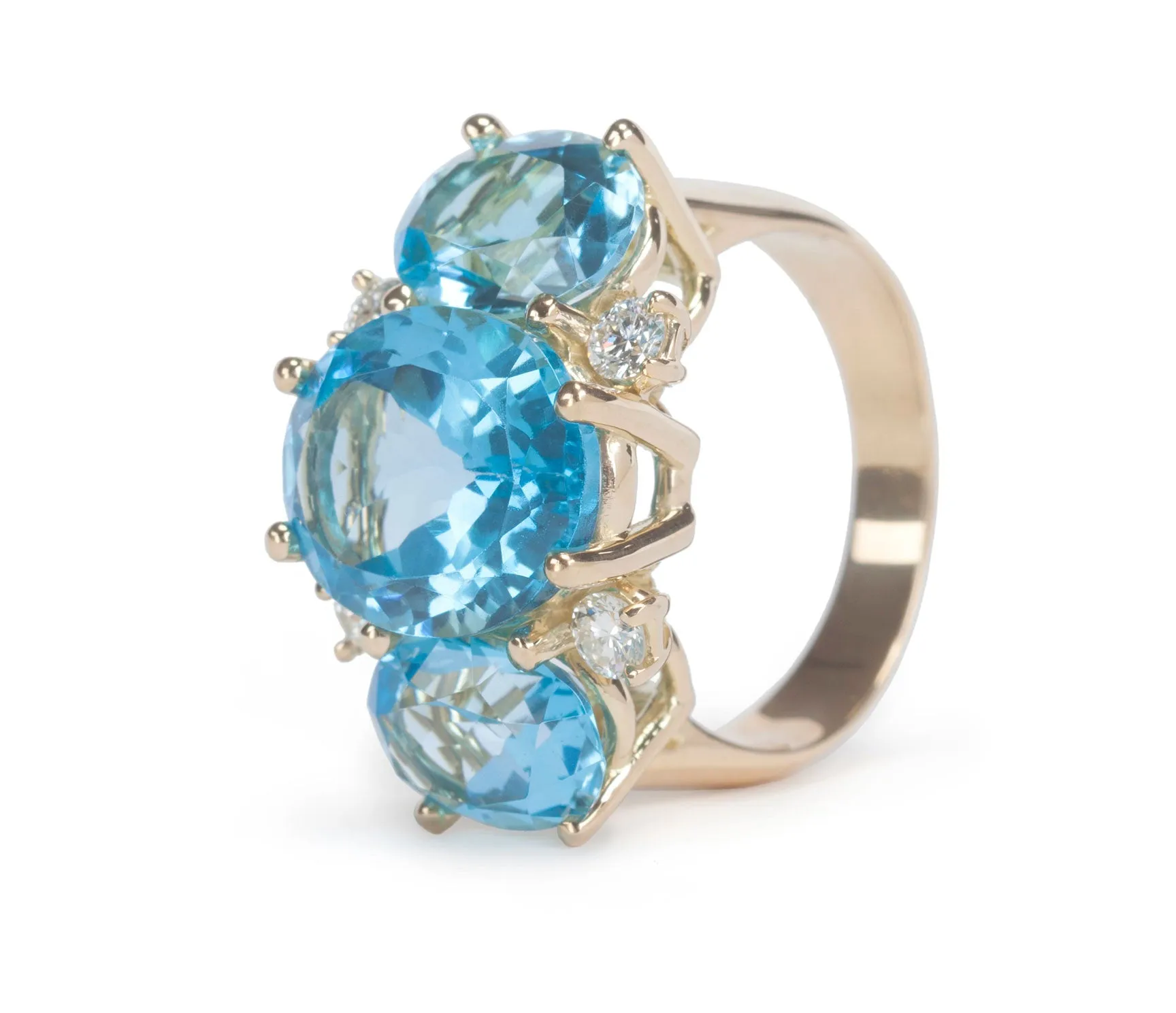 18kt Yellow Gold Medium GUM DROP™ three stone Ring with Blue Topaz Diamonds