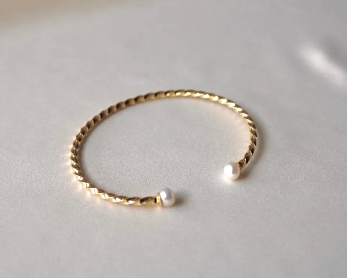 Boheme - Pearl twisted cuff