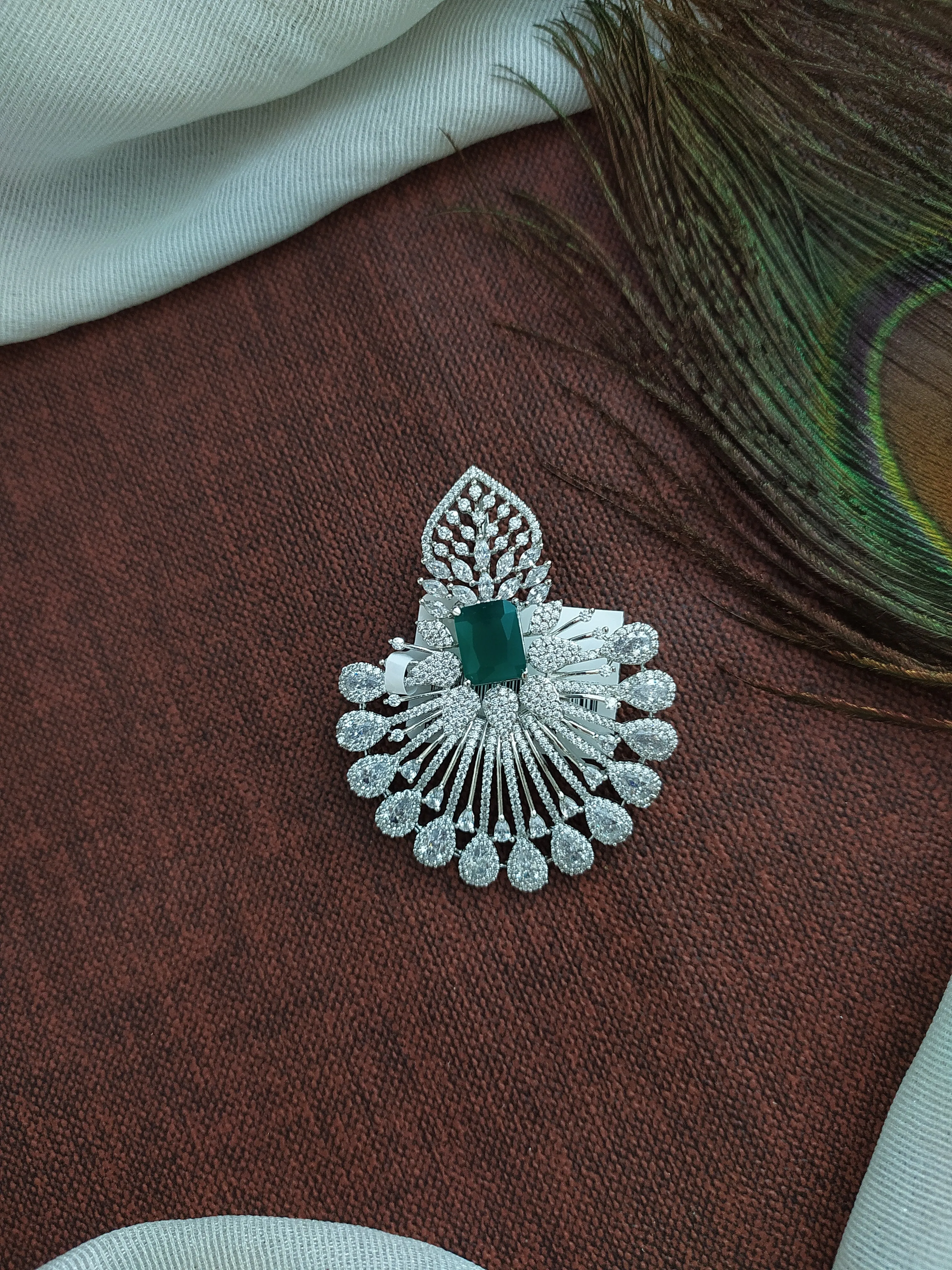 Classic Silver-plated Emerald Pendant Set With White Zircon Stones