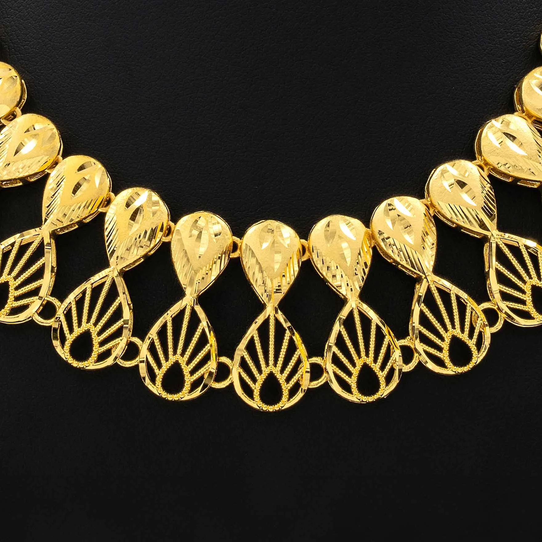 GOLDEN NECKLACE SHORT WITH GOLDEN HANGING STUD PGNS13-086, PGHST317-001