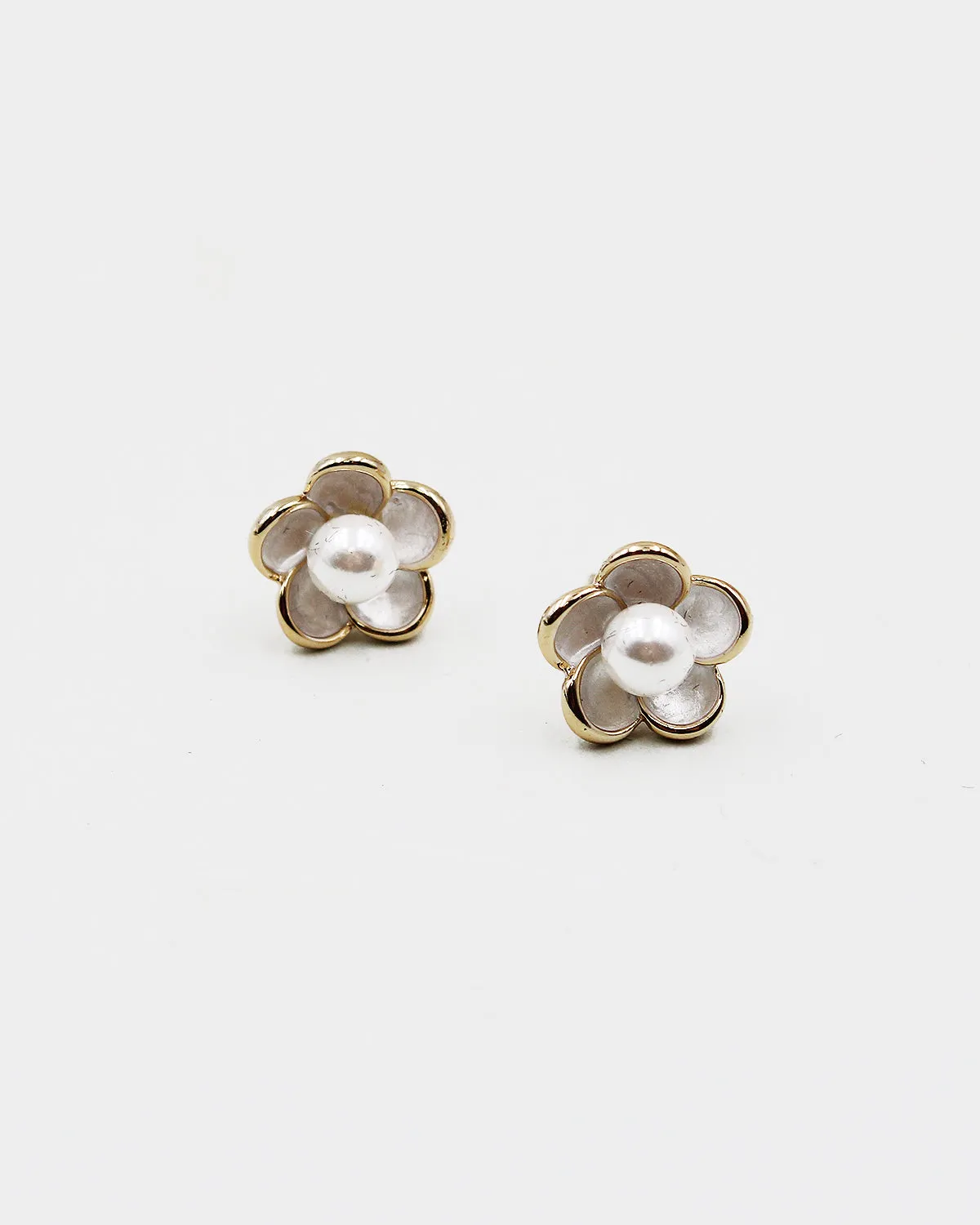 Pearl Center Flower Stud Earrings