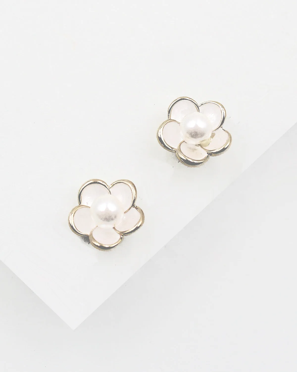 Pearl Center Flower Stud Earrings