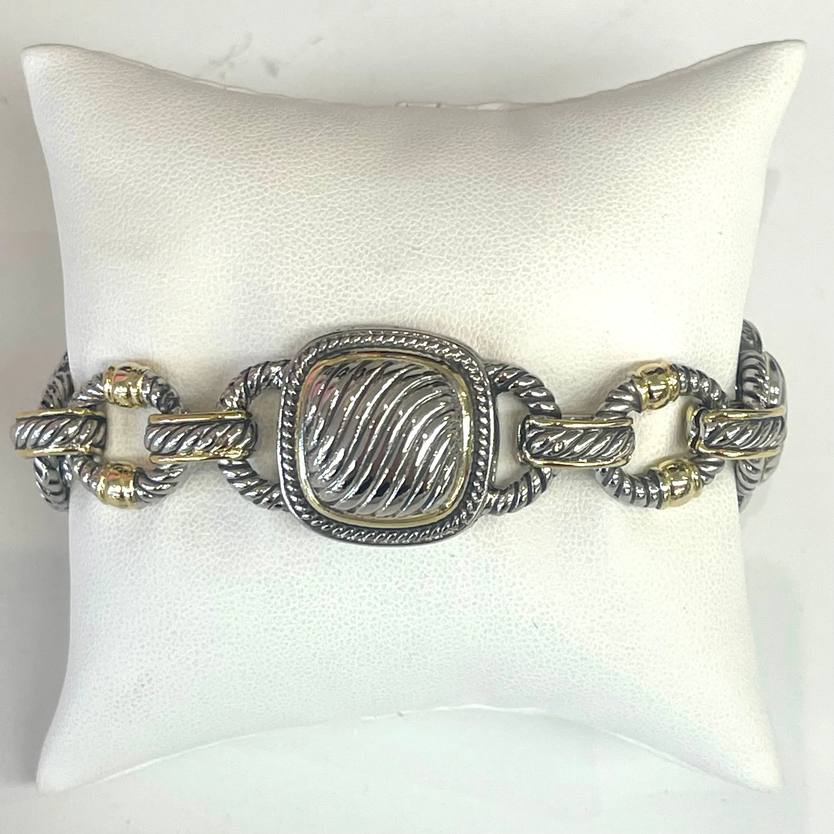 Textured Toggle Link Bracelet